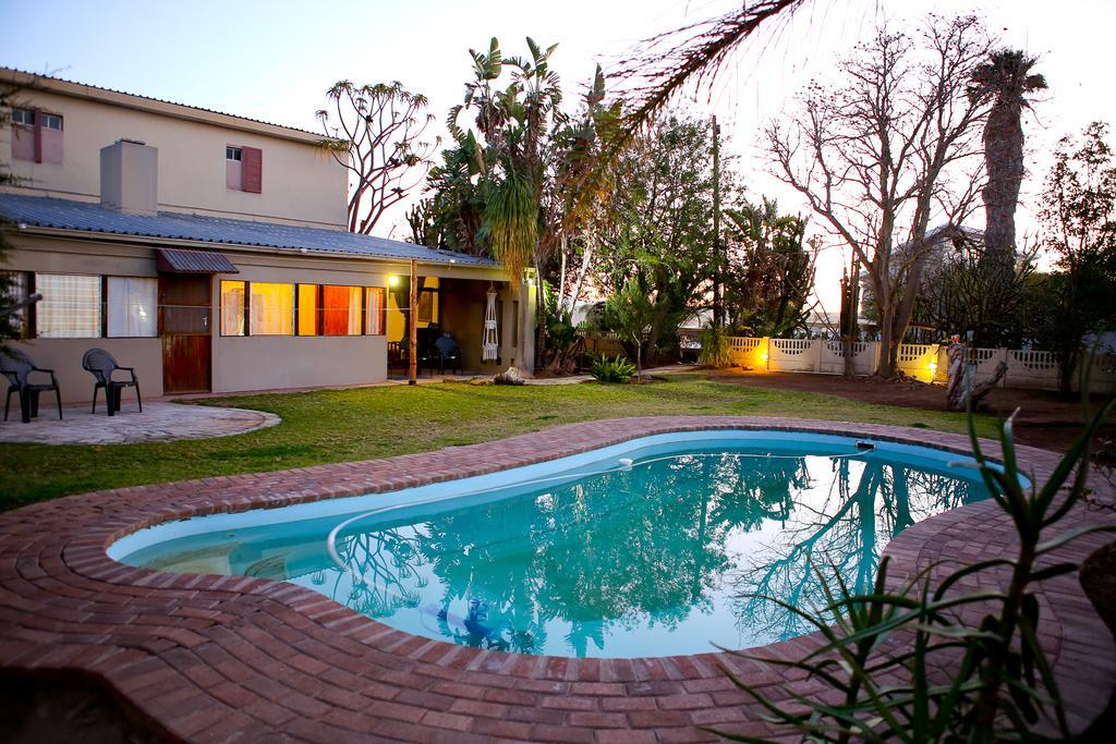 Oudtshoorn Homestay Accommodation Екстериор снимка
