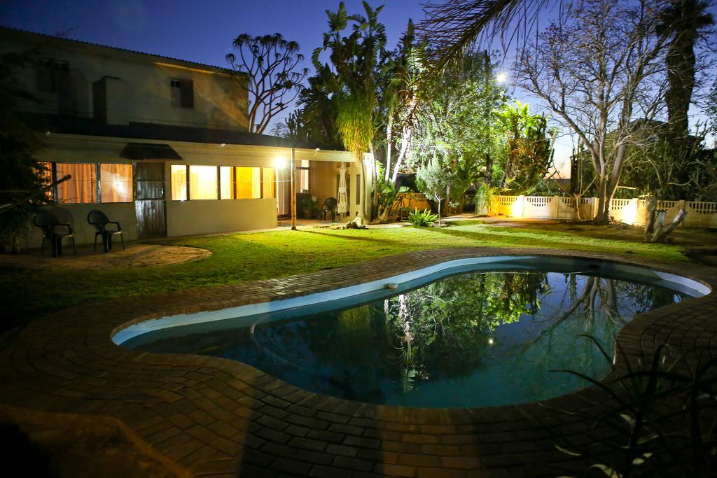 Oudtshoorn Homestay Accommodation Екстериор снимка
