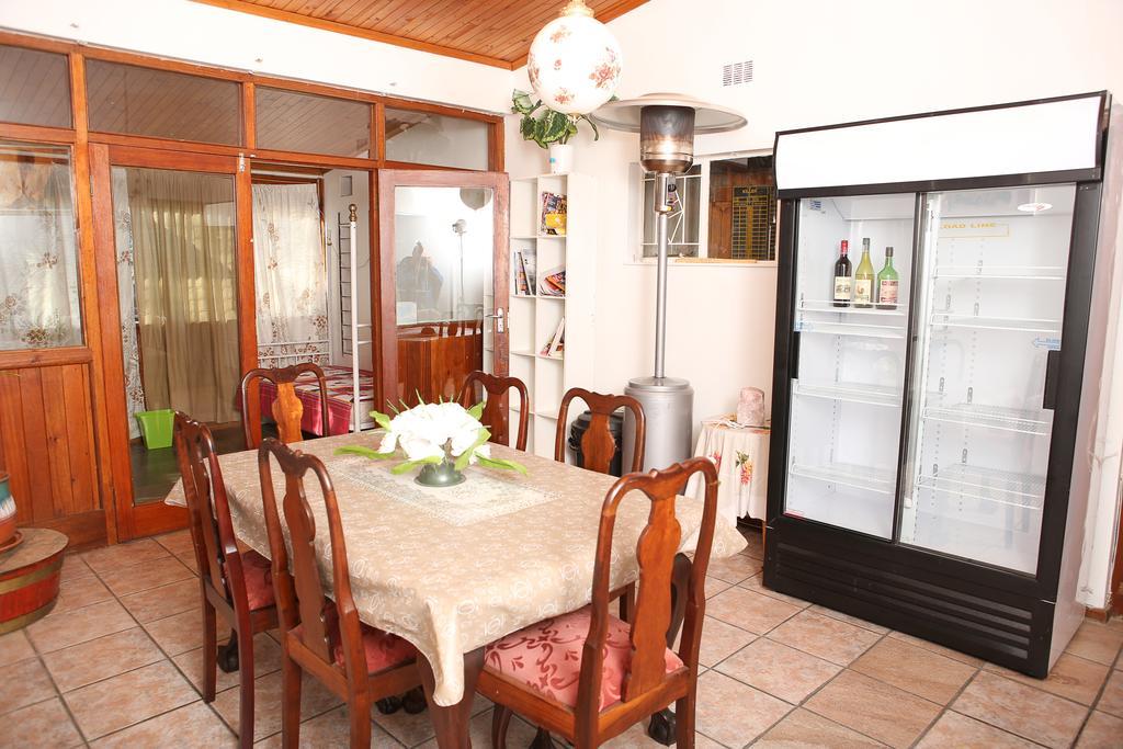 Oudtshoorn Homestay Accommodation Екстериор снимка